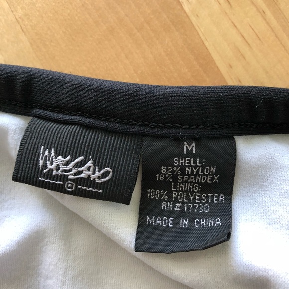 Bikini - Picture 3 of 4